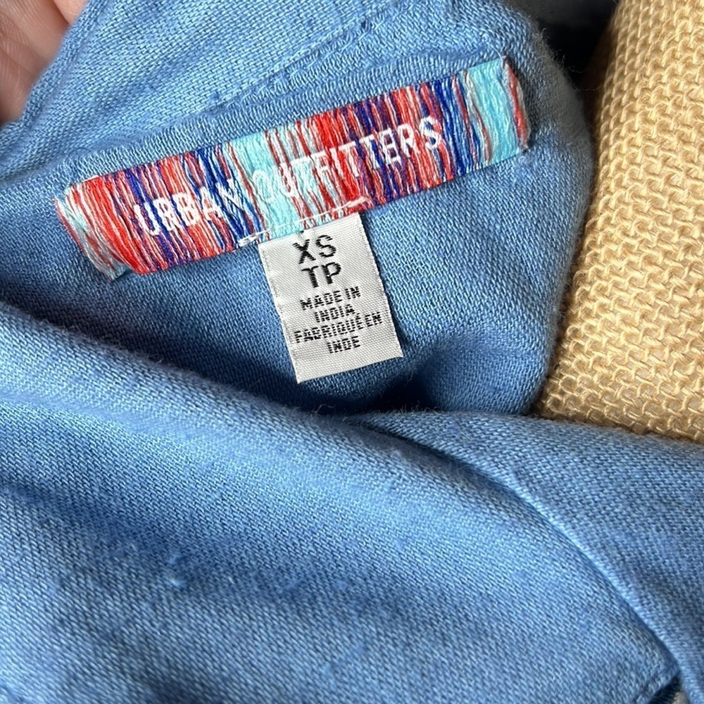 Urban Outfitters Chambray Embroidered Button Down Top XS Blue Western Boho Shirt - Picture 7 of 7
